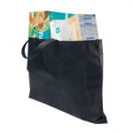 Große Einkaufstasche aus Vlies mit eigenem Logo als umweltfreundliche Alternative zu Plastik- und Papiertüten.